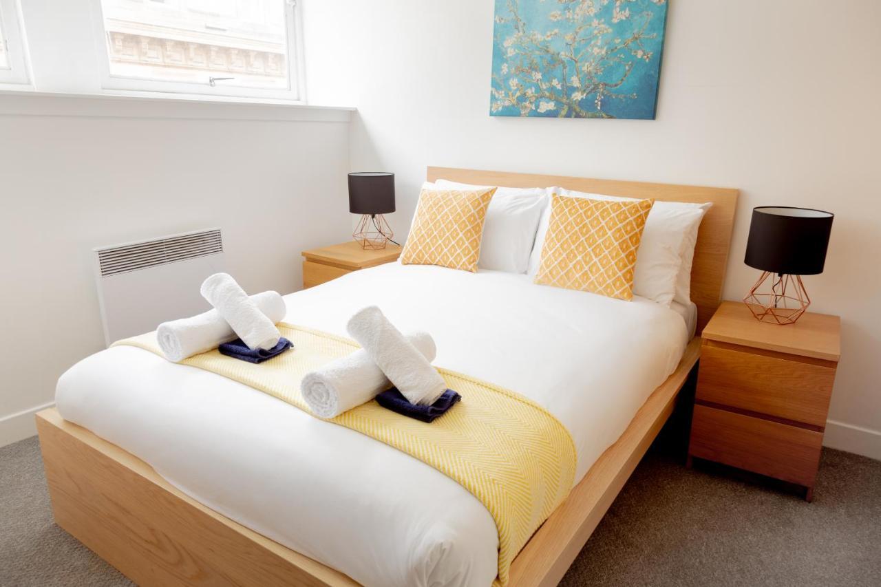 Modern Merchant City Apartment By George Square Glasgow Exterior photo